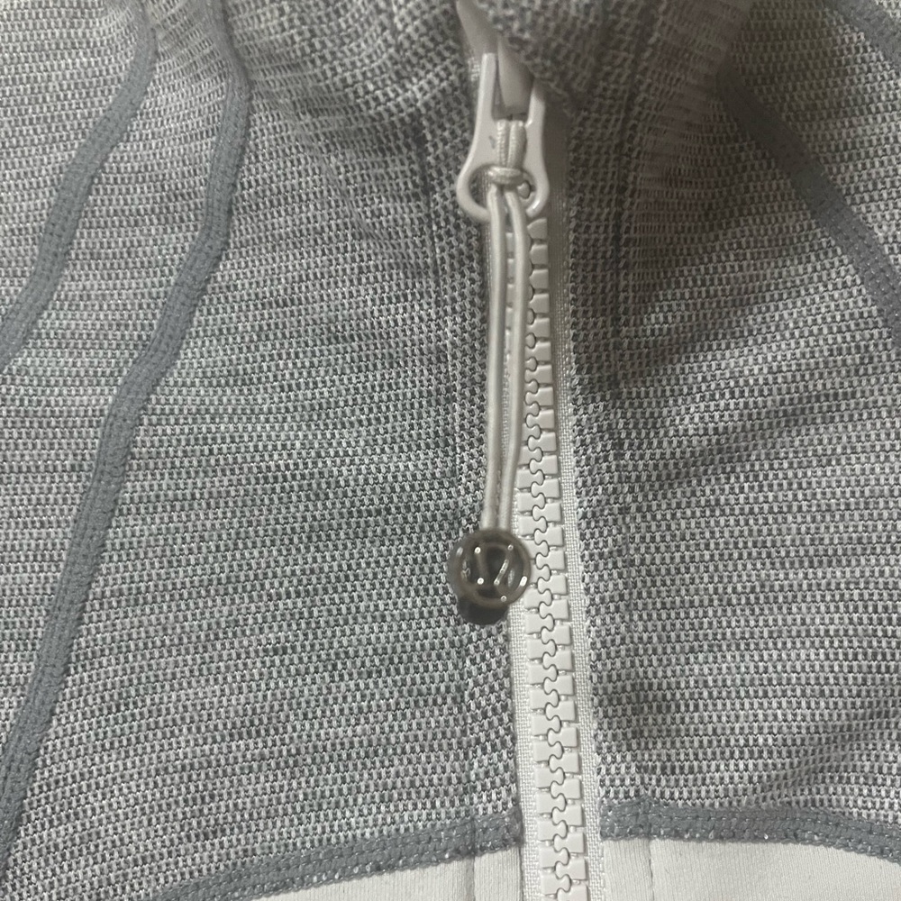 Lululemon define jacket size 6 - Picture 4 of 6